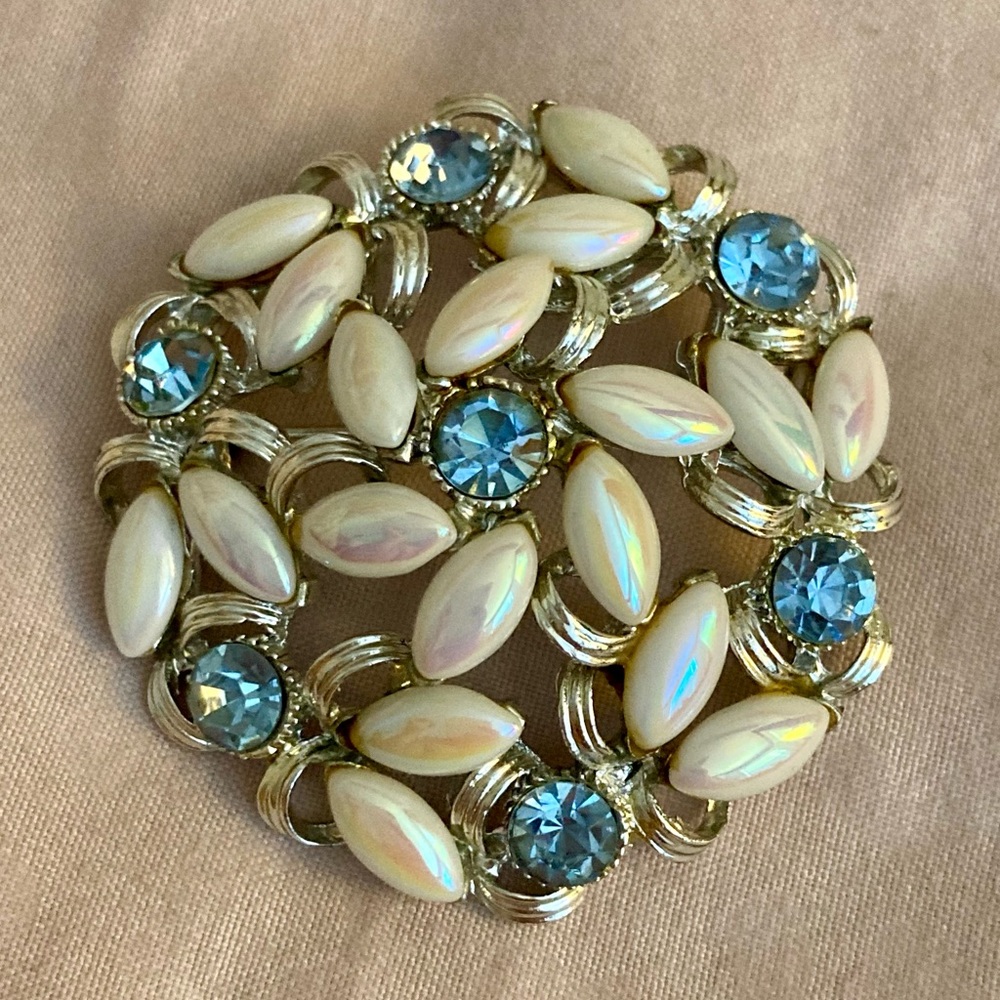 Vintage BSK Brooch; Excellent Condition! Blue silver & iridescent pearl 🧜‍♀️